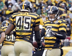 I Pittsburgh Steelers con le throwback