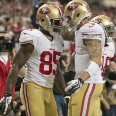 Vernon Davis è stato determinante per i Niners. 