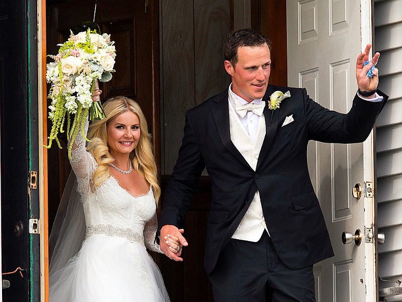 picture-elisha-cuthbert-and-dion-phaneuf-s-wedding-surfaces