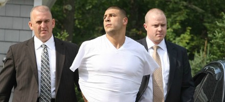 9. Aaron Hernandez, Tight End dei Patriots è arrestato con l'accusa di omicidio. E' ancora in attesa di giudizio ma la sensazione di una carriera da star interrotta è più forte di qualsiasi verdetto giudiziario