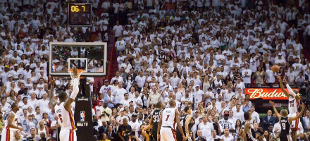 2. Una delle gare più bella di sempre della storia delle NBA Finals, la sesta, LeBron guida Miami alla rimo