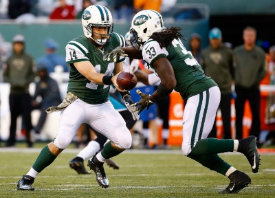 new-york-jets-quarterback-ryan-fitzpatrick-hands-off-the-football-to-running-back-chris-ivory-during-their-recent-game-against-